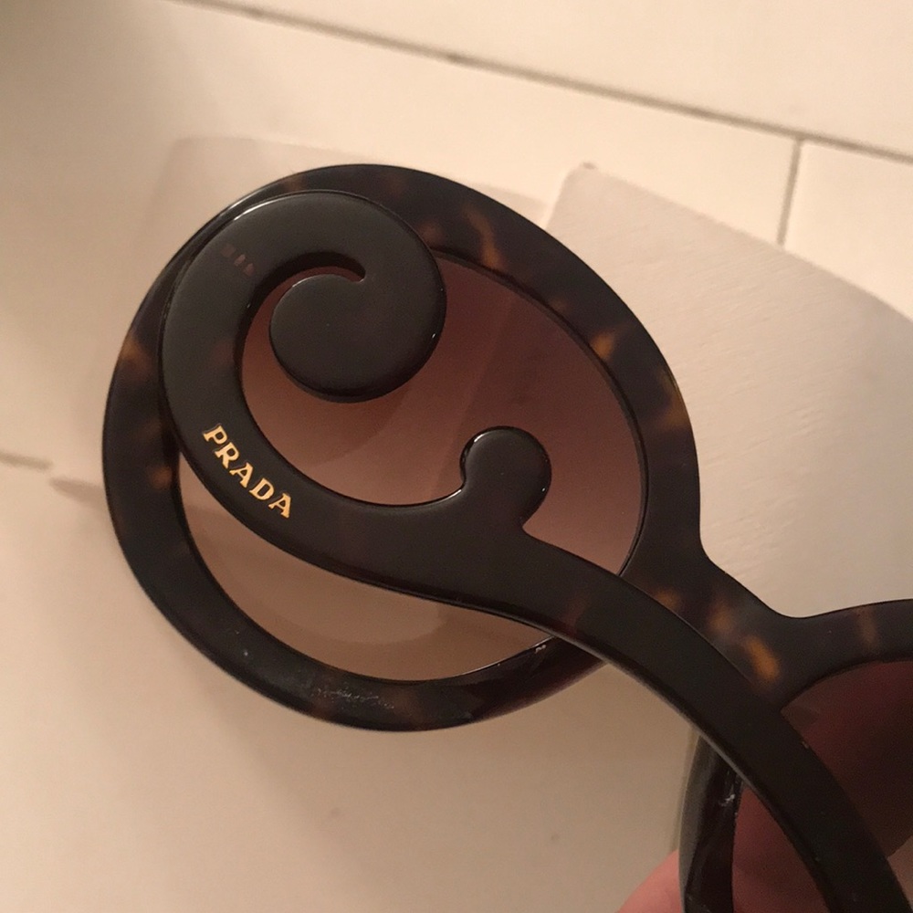 Prada sunglasses - Picture 2 of 3